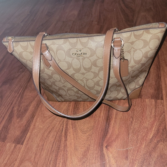 COACH ZIP TOP TOTE SIGNATURE COATED CANVAS KHAKI/SADDLE - Picture 1 of 6